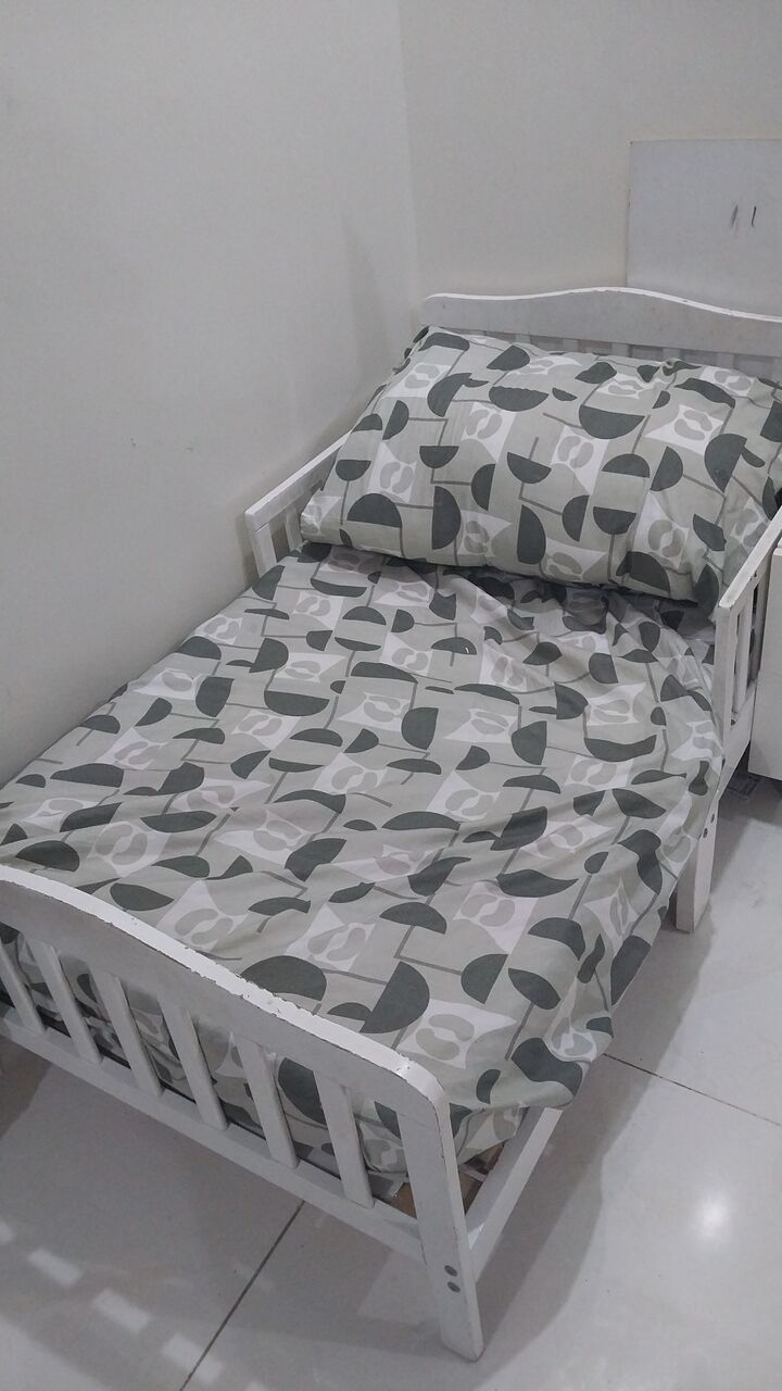 Yanbu, Furniture, SAR 220,  Kids Bed  White Bed _ Small With Mattres  (good For Children  Age From (2 Years To 7years)