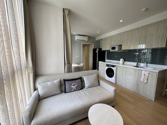 Bangkok, Villas, THB 32000,  38 Sq. Meter,  Runesu ThongLor Spacious Clean 5th Floor BTS Thonglor