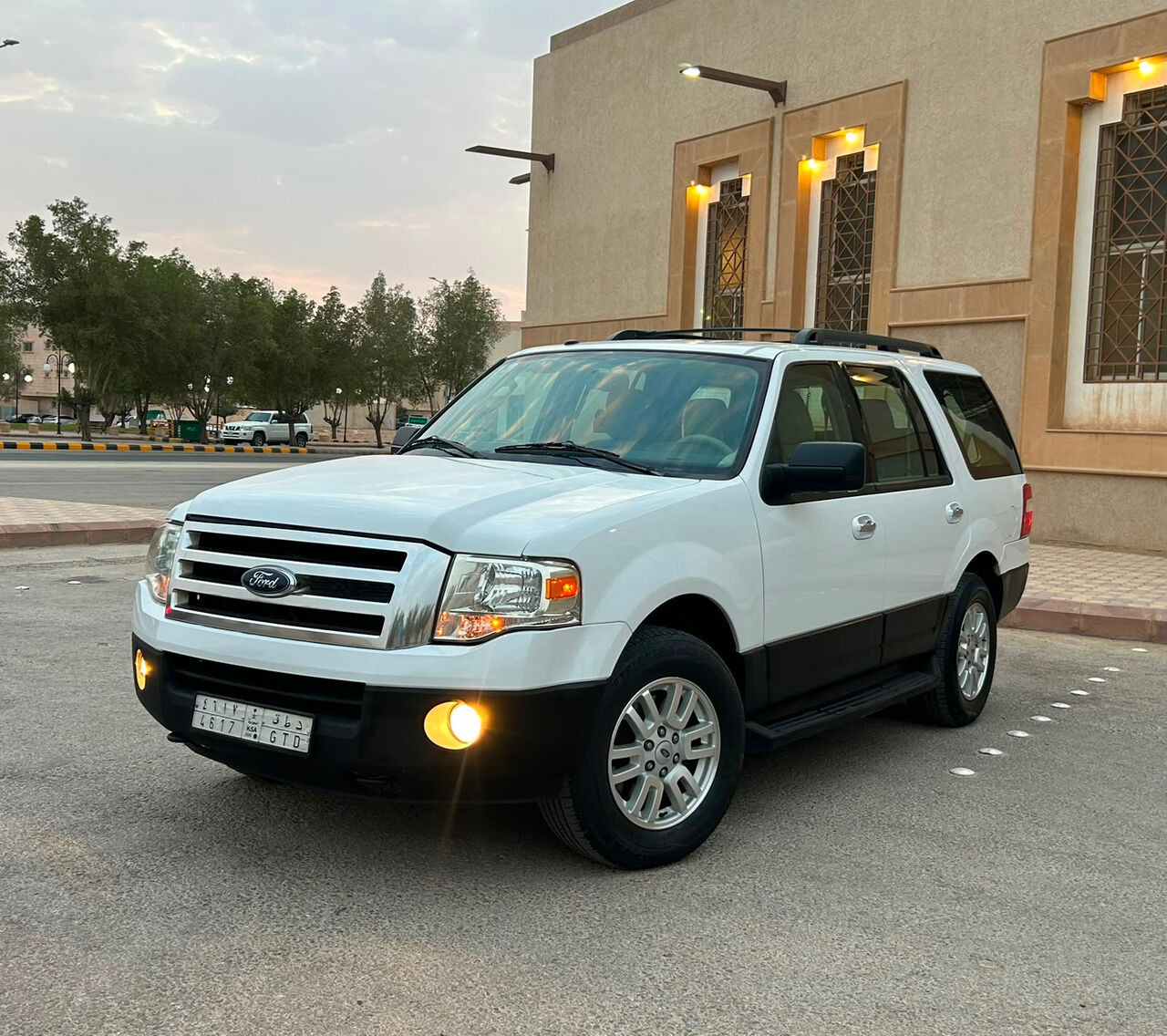Riyadh, Vehicles, Cars & Trucks , SAR 22000,  Ford Expedition,  2012,  Automatic,  290000 KM,