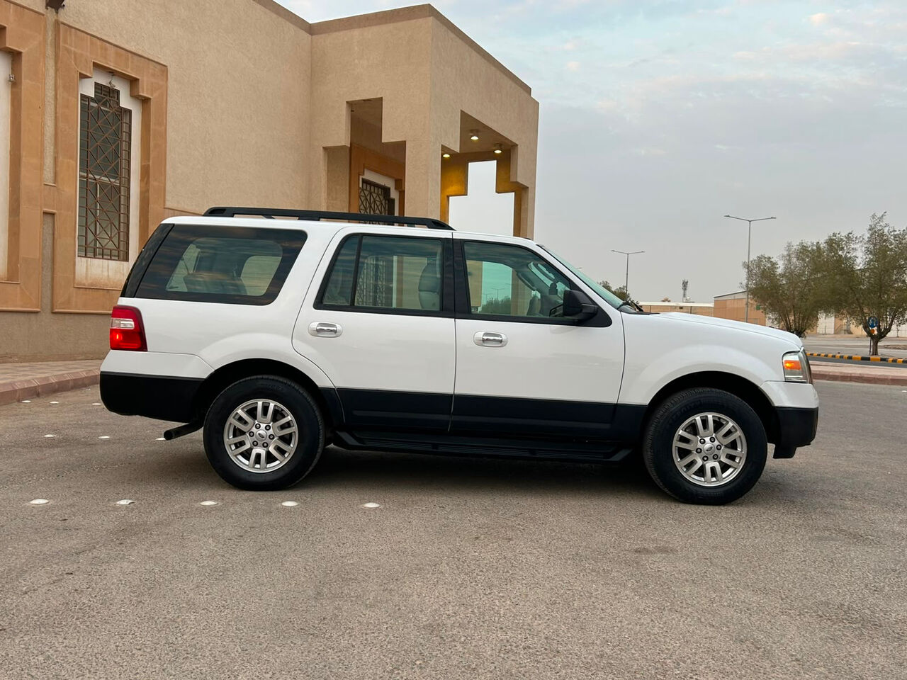 Riyadh, Vehicles, Cars & Trucks , SAR 22000,  Ford Expedition,  2012,  Automatic,  290000 KM,