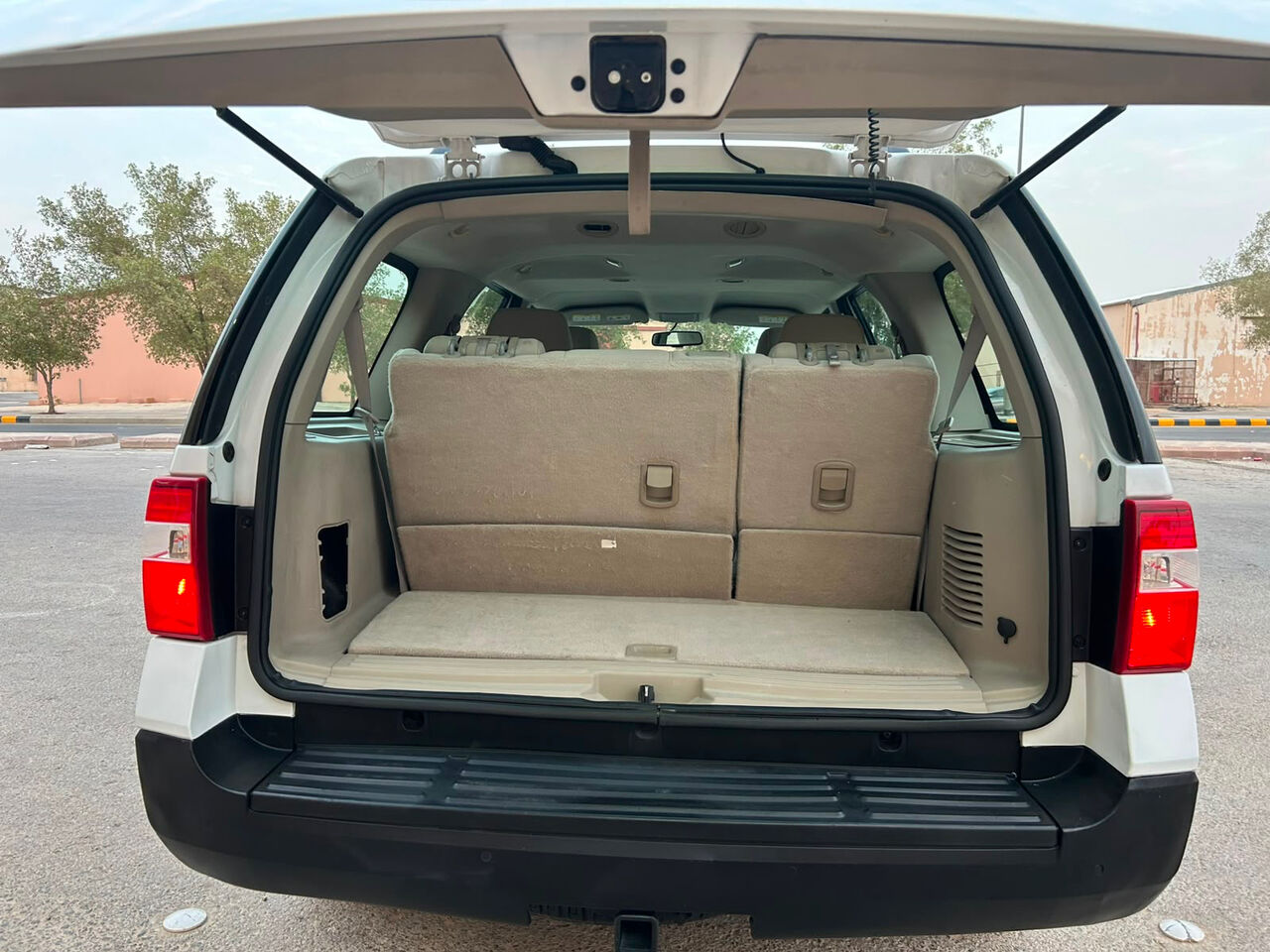 Riyadh, Vehicles, Cars & Trucks , SAR 22000,  Ford Expedition,  2012,  Automatic,  290000 KM,