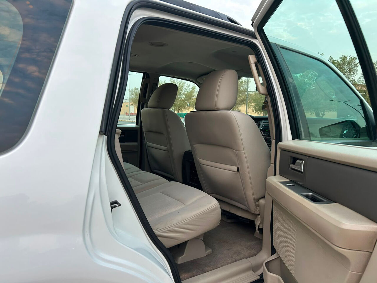 Riyadh, Vehicles, Cars & Trucks , SAR 22000,  Ford Expedition,  2012,  Automatic,  290000 KM,