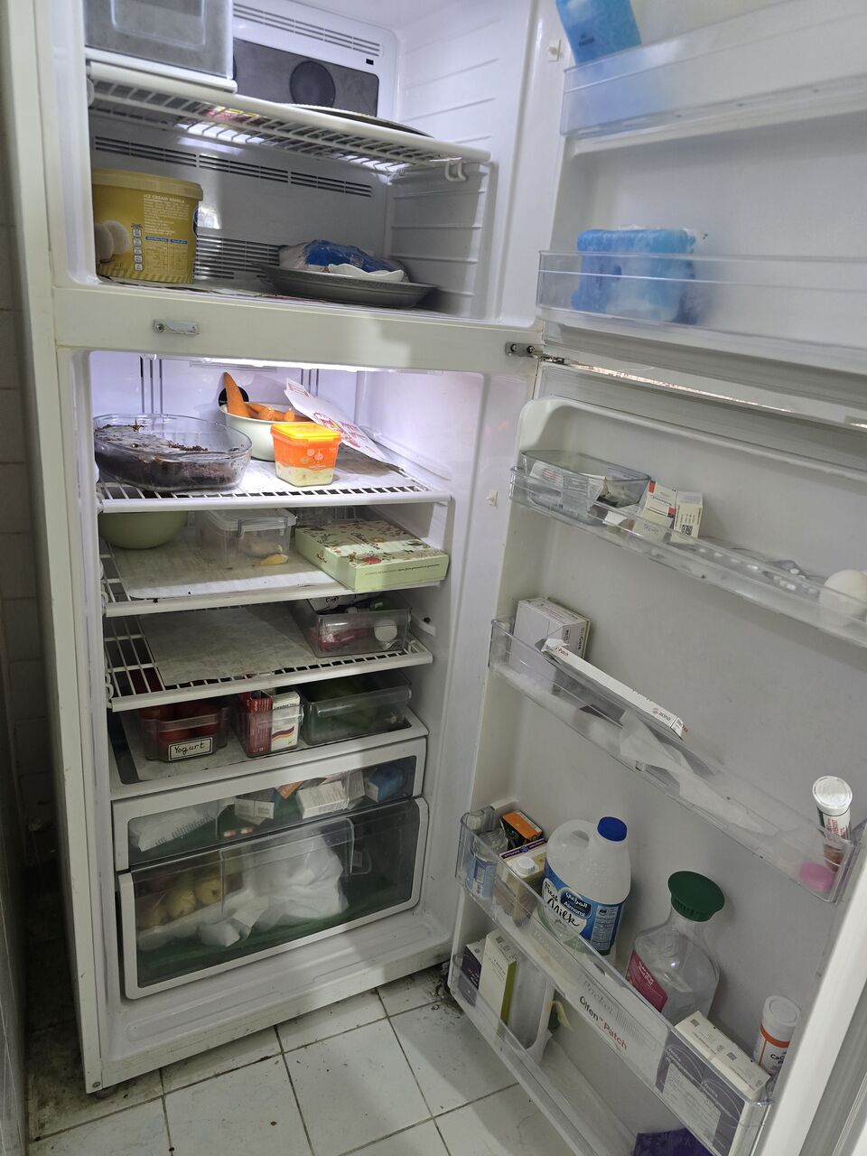 Al Malaz, Appliances, SAR 1500,  HITACHI FRIDGE 16 CUBIC FEET
