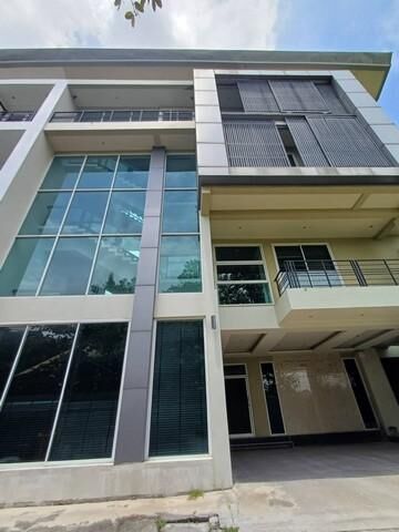 Bangkok, Villas, THB 60000,  70 Sq. Feet,  Home Office For Rent, 4 Floors, 600 Sq M, Corner Room, Ramintra Area. Near Fashion Island
