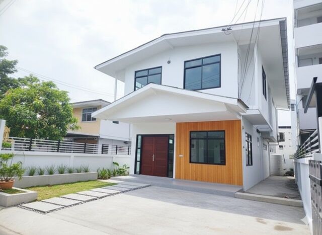 Bangkok, Villas, THB 29998,  52 Sq. Feet,  7-11 50 M.. Location Sukhumvit 64-68 Near BTS Udomsuk 499 M. Digital Park 600 M. True 52