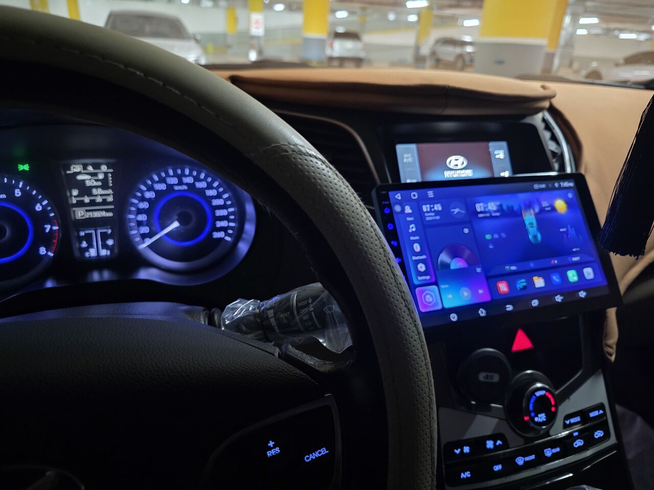 Riyadh, Vehicles, Cars & Trucks , SAR 23000,  Hyundai Azera,  2015,  Automatic,  219000 KM,    V6 Full Option &ndash; Luxury Sedan | Excellent Condition | Well Maintained |