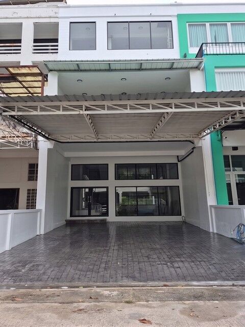 Bangkok, Real Estate For Sale, THB 12000000,  1 BR,  90 Sq. Feet,  Home Office For Sale, 4.5 Floors, 90 Sq M., 420 Sq M., Newly Renovated, Soi Sukhumvit 62,