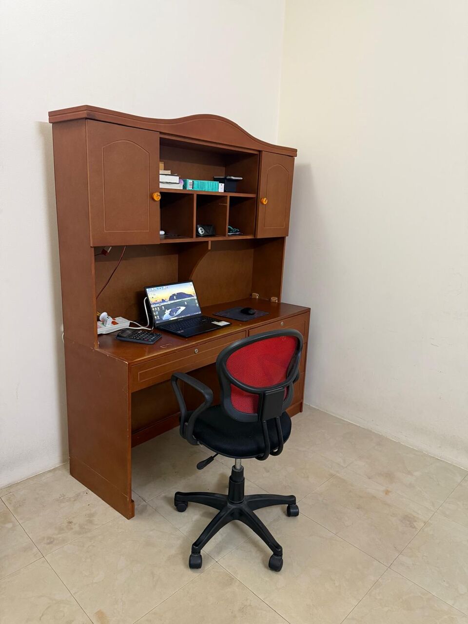 Manama, Furniture, BHD 25,  ⚡ Urgent Sale ⚡ Premium Study Table - 1 Year Used Only 25BD (Slightly Negotiable)