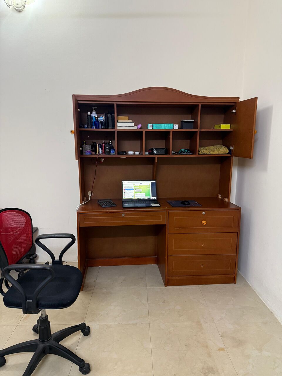 Manama, Furniture, BHD 25,  ⚡ Urgent Sale ⚡ Premium Study Table - 1 Year Used Only 25BD (Slightly Negotiable)