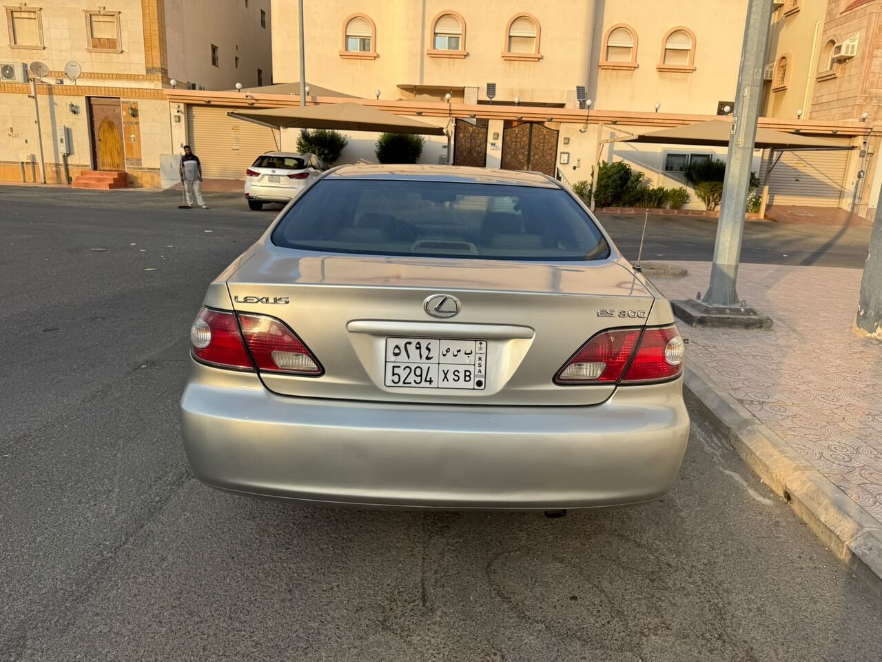 Jeddah, Vehicles, Cars & Trucks , SAR 16000,  Lexus ES,  2002,  Automatic,  600000 KM,  300 Six Cylinders Price Negotiable