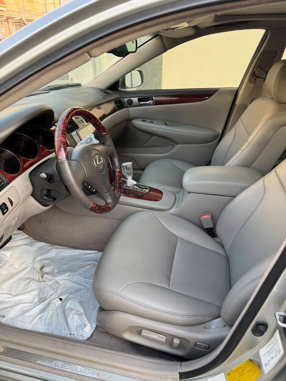 Jeddah, Vehicles, Cars & Trucks , SAR 16000,  Lexus ES,  2002,  Automatic,  600000 KM,  300 Six Cylinders Price Negotiable