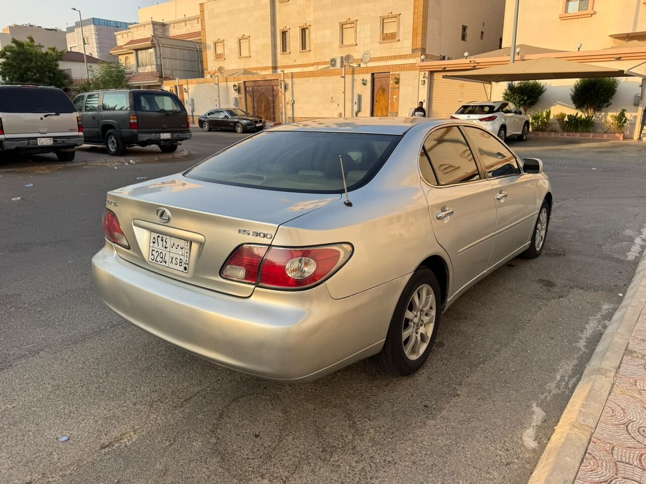 Jeddah, Vehicles, Cars & Trucks , SAR 16000,  Lexus ES,  2002,  Automatic,  600000 KM,  300 Six Cylinders Price Negotiable