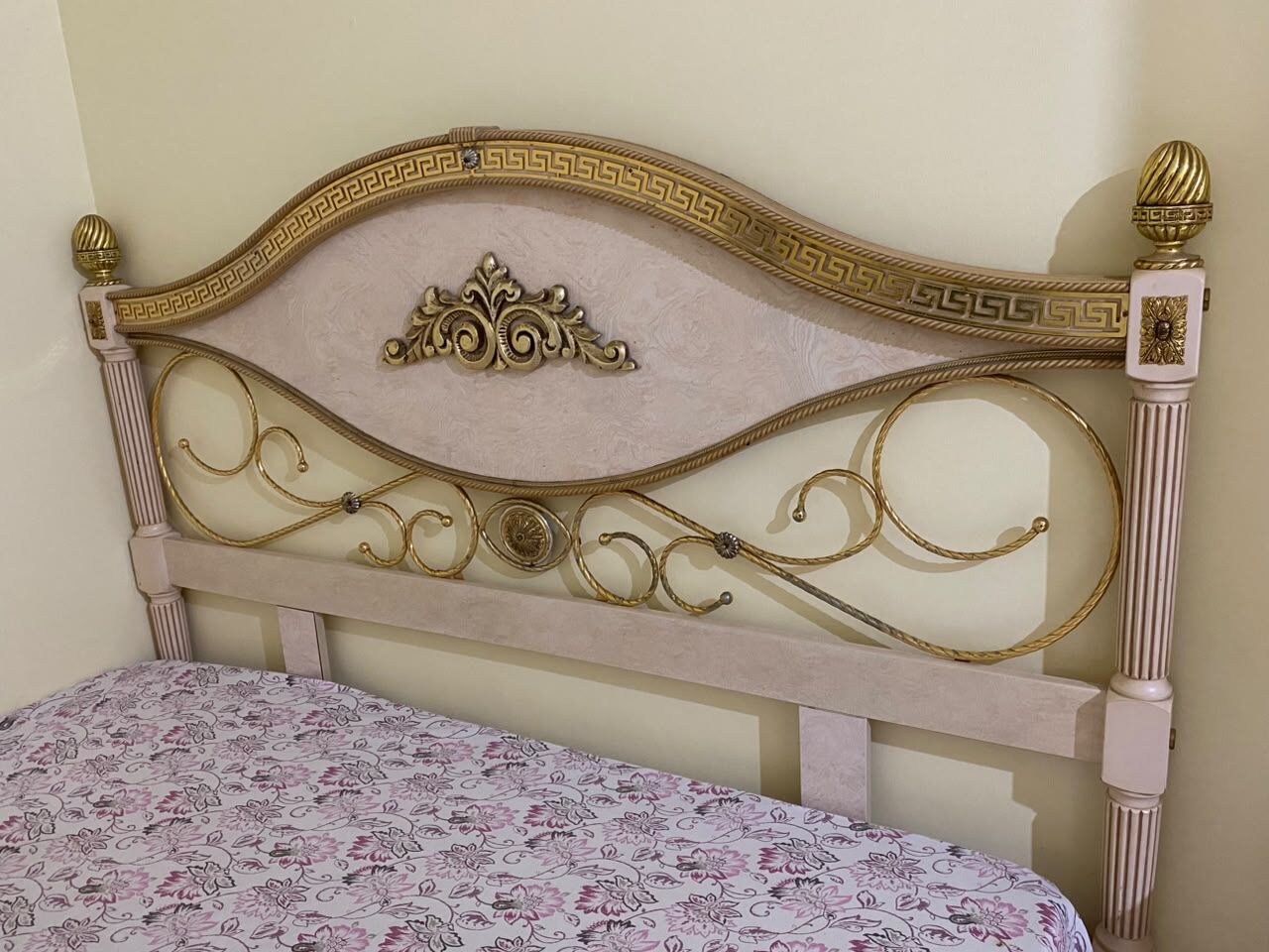 Jeddah, Household Items, SAR 600,  Bed Set For Sale With Mattress