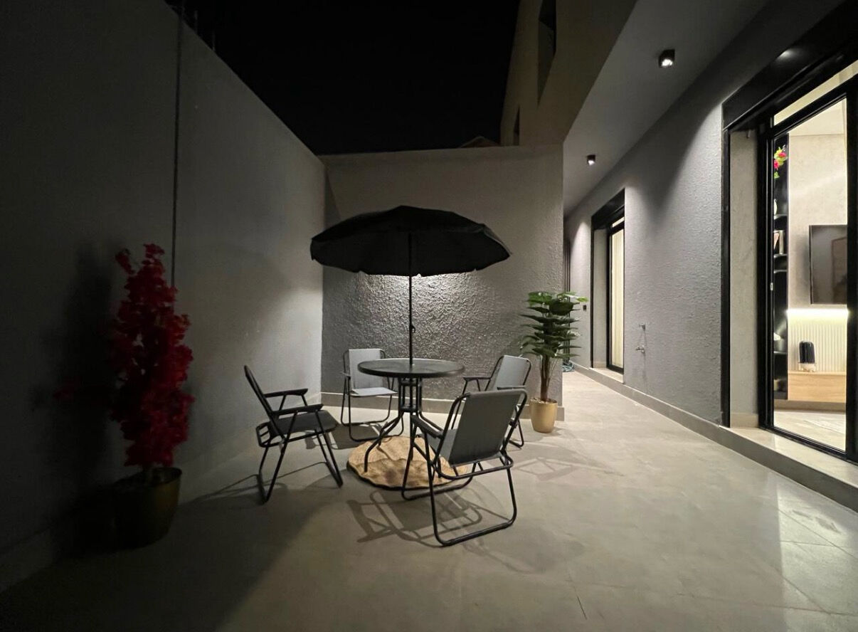 Riyadh, Apartments, Flats, Houses & Villas, SAR 120000/year,  2 BR,  Luxury Fully Furnished Ground-Floor Apartment With A Private Courtyard For Rent &ndash; Khawalid