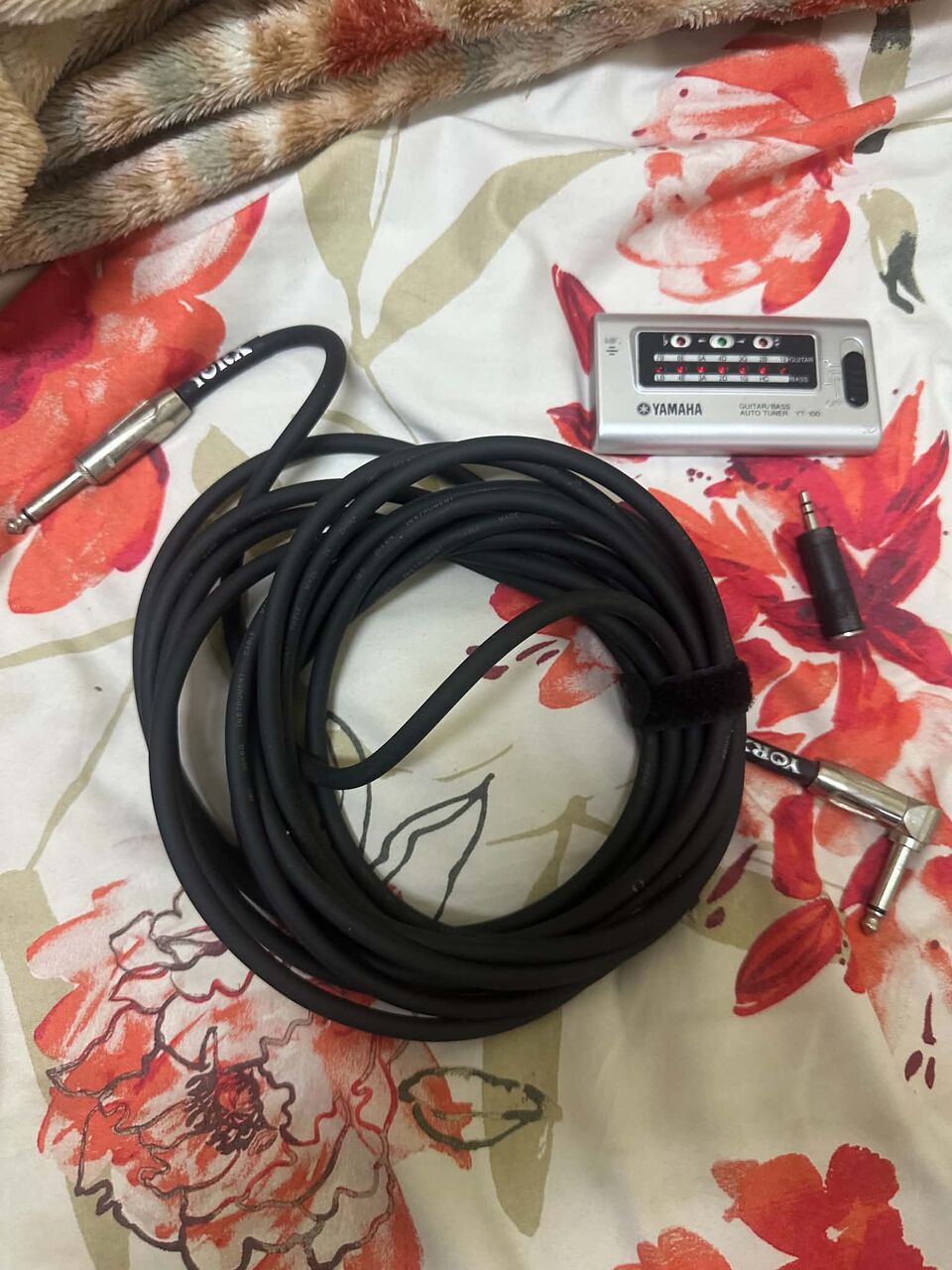 Al Jubail Al Balad, Musical Instruments, SAR 160,  For Sale: Guitar Cable (6 Meters) YORK, Guitar & Bass Tuner (Yamaha YT-100), Adapter