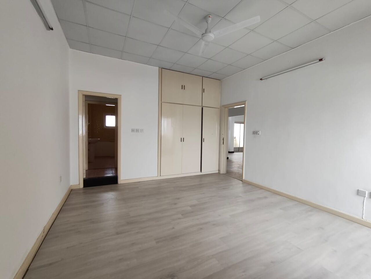 Manama, Apartments, Flats, Houses & Villas, BHD 190/year,  3 BR,  Khamis:- 3Bhk Unfurnished Flat On Rent..Ewa On Landlord Name..