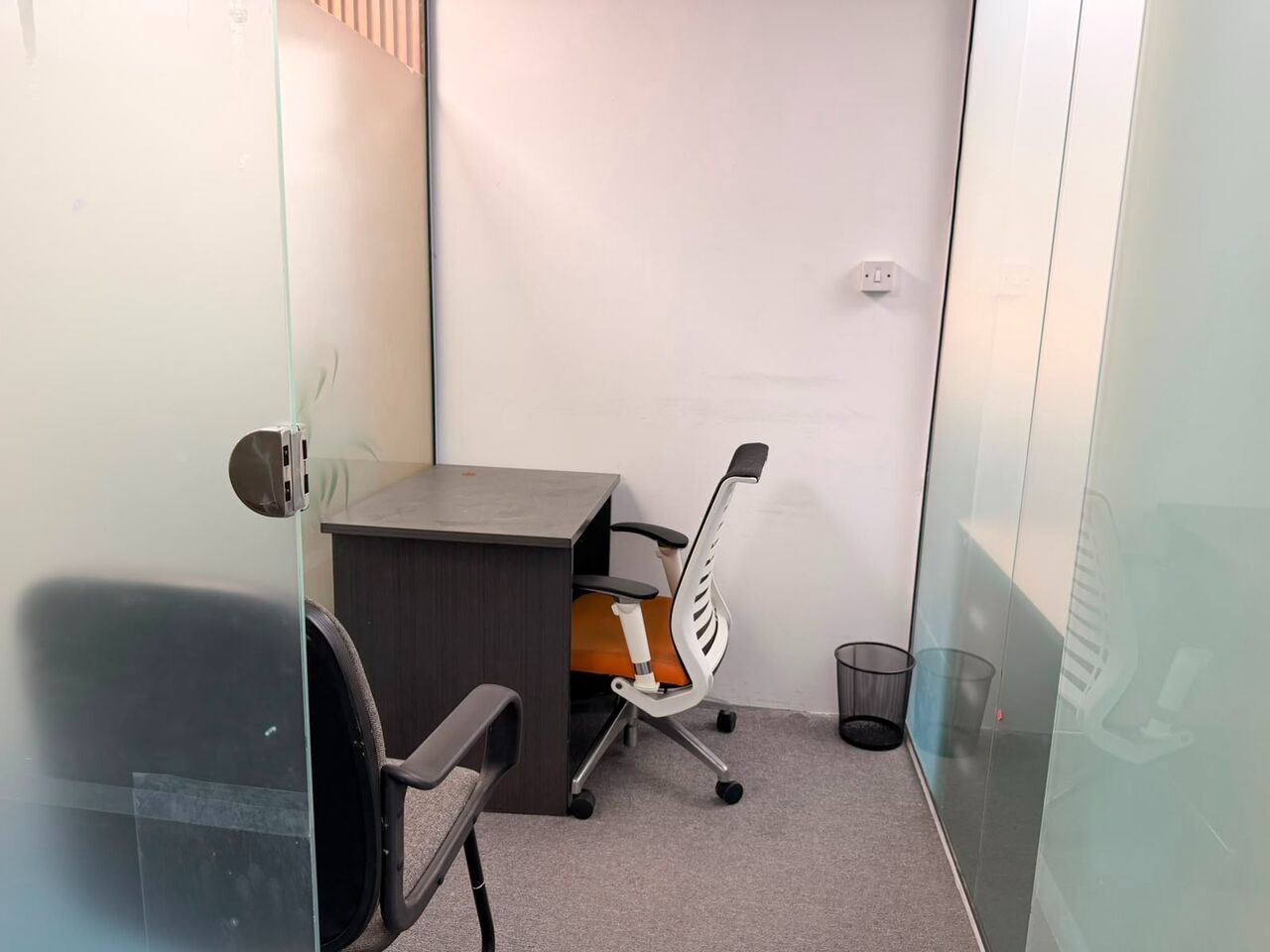 Deira, Offices, AED 10000,  5 Sq. Meter,  Furnished Office For Rent In Baniyas Near Metro &ndash; AED 10,000/Year
