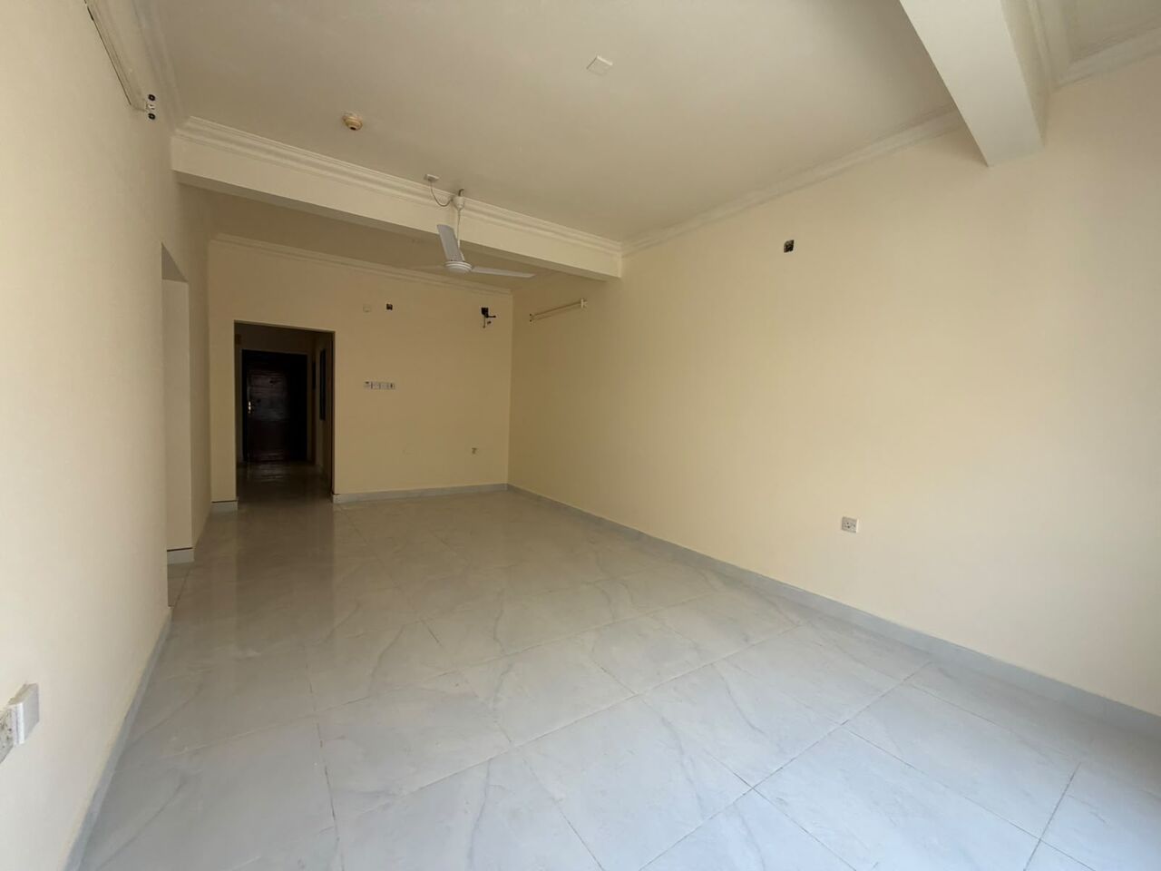 Salmaniya, Apartments, Flats, Houses & Villas, BHD 190/month,  2 BR,  Unfurnished Apartment For Rent In Salmaniya