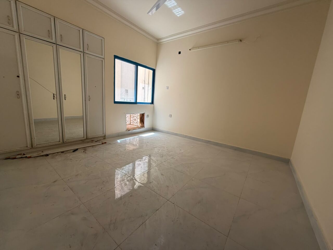 Salmaniya, Apartments, Flats, Houses & Villas, BHD 190/month,  2 BR,  Unfurnished Apartment For Rent In Salmaniya