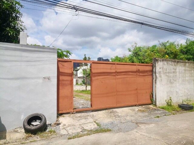 Bangkok, Villas, THB 34998,  204 Sq. Feet,  MRT Lat Phrao 800m. 204 Sq M. Ratchadaphisek Hospital 2 Km. Lat Phrao 9-19 BigC 300m.