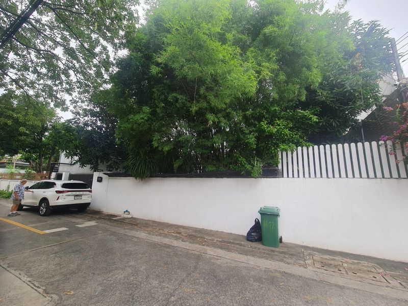 Bangkok, Real Estate For Sale, THB 47500000,  4 BR,  138 Sq. Feet,  Luxurious European Style Detached House For Sale With Private Swimming Pool In The Heart