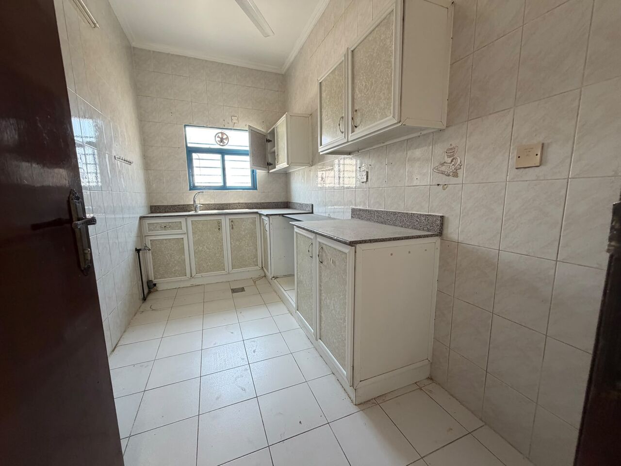 Salmaniya, Apartments, Flats, Houses & Villas, BHD 190/month,  2 BR,  Unfurnished Apartment For Rent In Salmaniya | Behind Salmaniya Discount Center