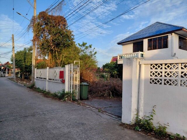 Bangkok, Real Estate For Sale, THB 3900000,  4 BR,  100 Sq. Feet,  Mixed-use, Prosperous Area Near Westgate, 1-story Cement House, Bang Len Subdistrict,
