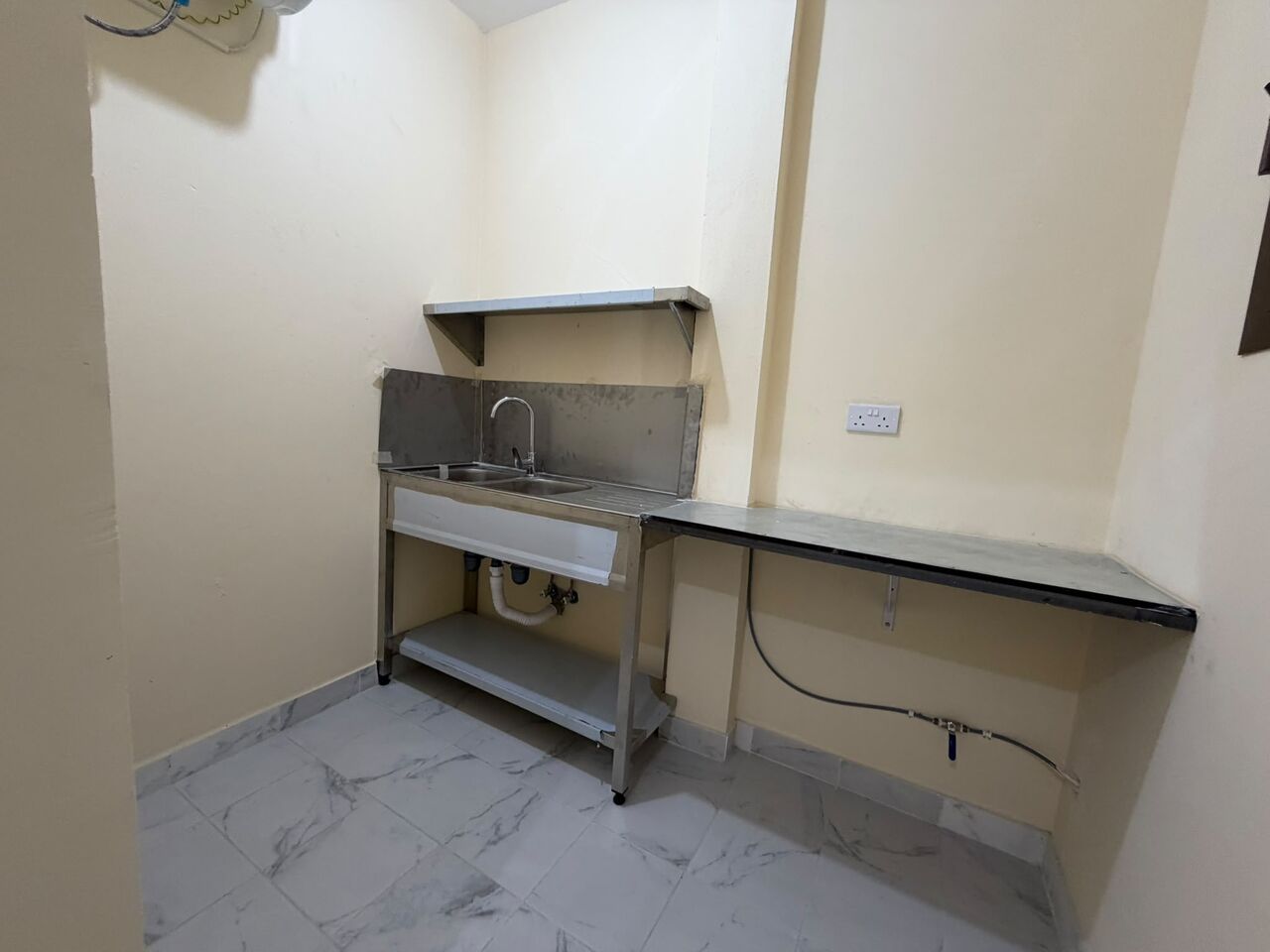 Manama, Apartments, Flats, Houses & Villas, BHD 140/month,  Studio,  Semi-Furnished Studio Apartment For Rent In Manama