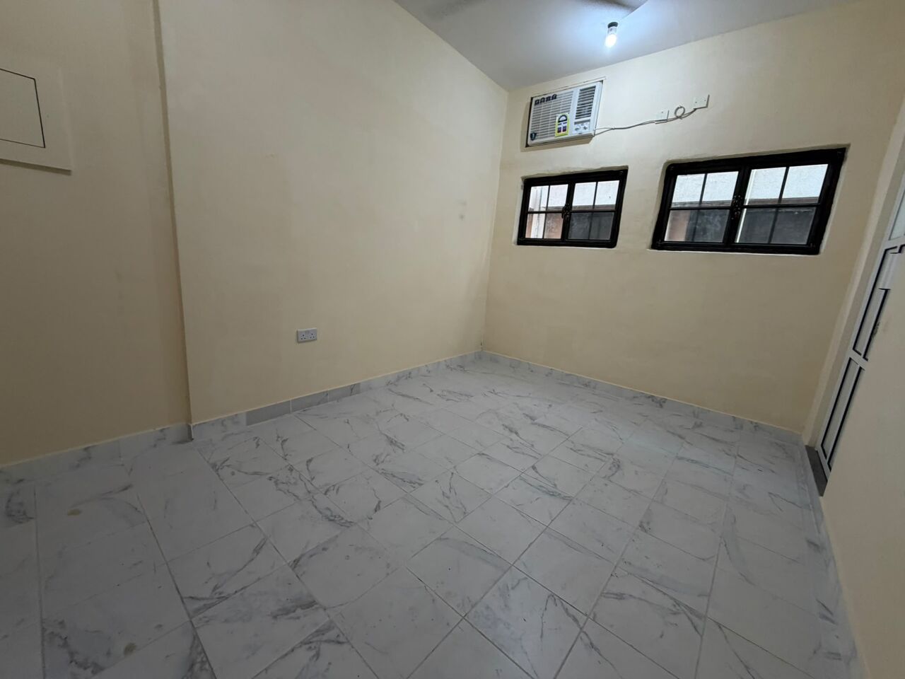Manama, Apartments, Flats, Houses & Villas, BHD 140/month,  Studio,  Semi-Furnished Studio Apartment For Rent In Manama