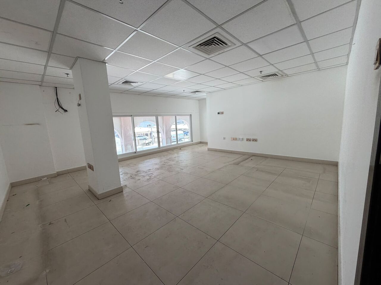 Hoora, Shops, BHD 1000,  Big Showroom With Mezzanine Floor For Rent In Hoora