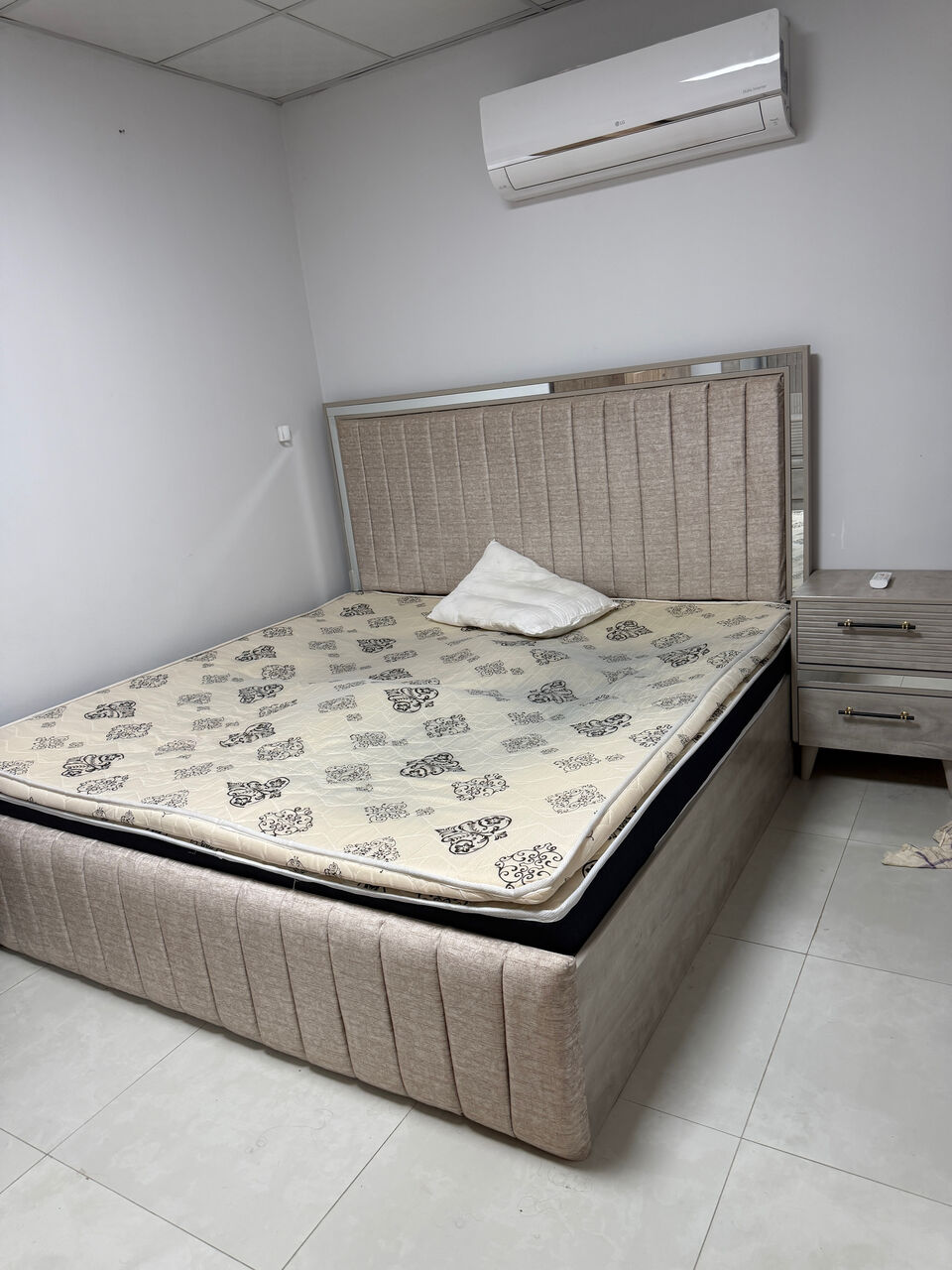 Al Malaz, Furniture, SAR 260,  King Size Cot With 2 Side Tables