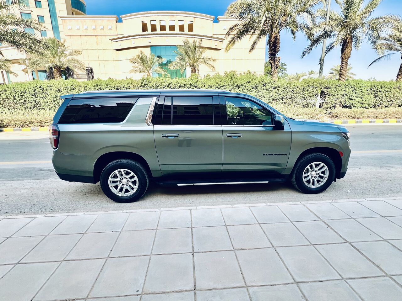 Riyadh, Vehicles, Cars & Trucks , SAR 124500,  Chevrolet Suburban LS,  2023,  Automatic,  168500 KM,  Suburban  For Sale