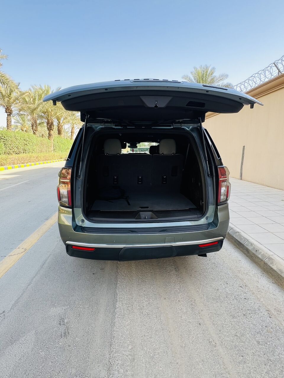 Riyadh, Vehicles, Cars & Trucks , SAR 124500,  Chevrolet Suburban LS,  2023,  Automatic,  168500 KM,  Suburban  For Sale