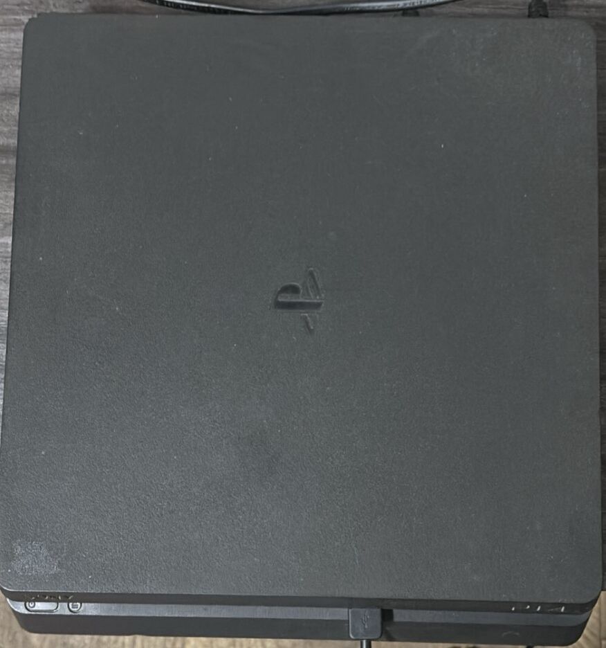 Jubail, Electronics, SAR 1100,  PS4 + 2 Controller