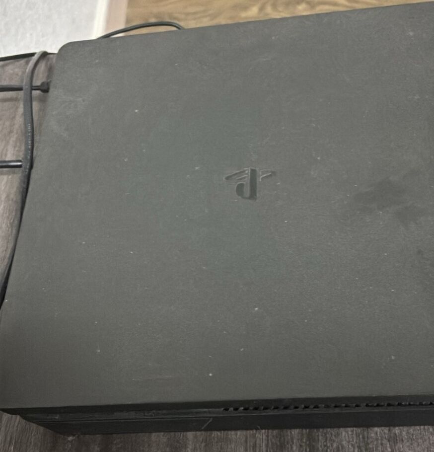 Jubail, Electronics, SAR 1100,  PS4 + 2 Controller