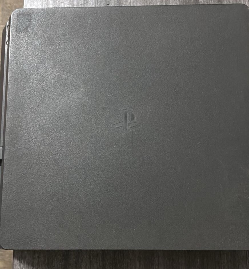 Jubail, Electronics, SAR 1100,  PS4 + 2 Controller