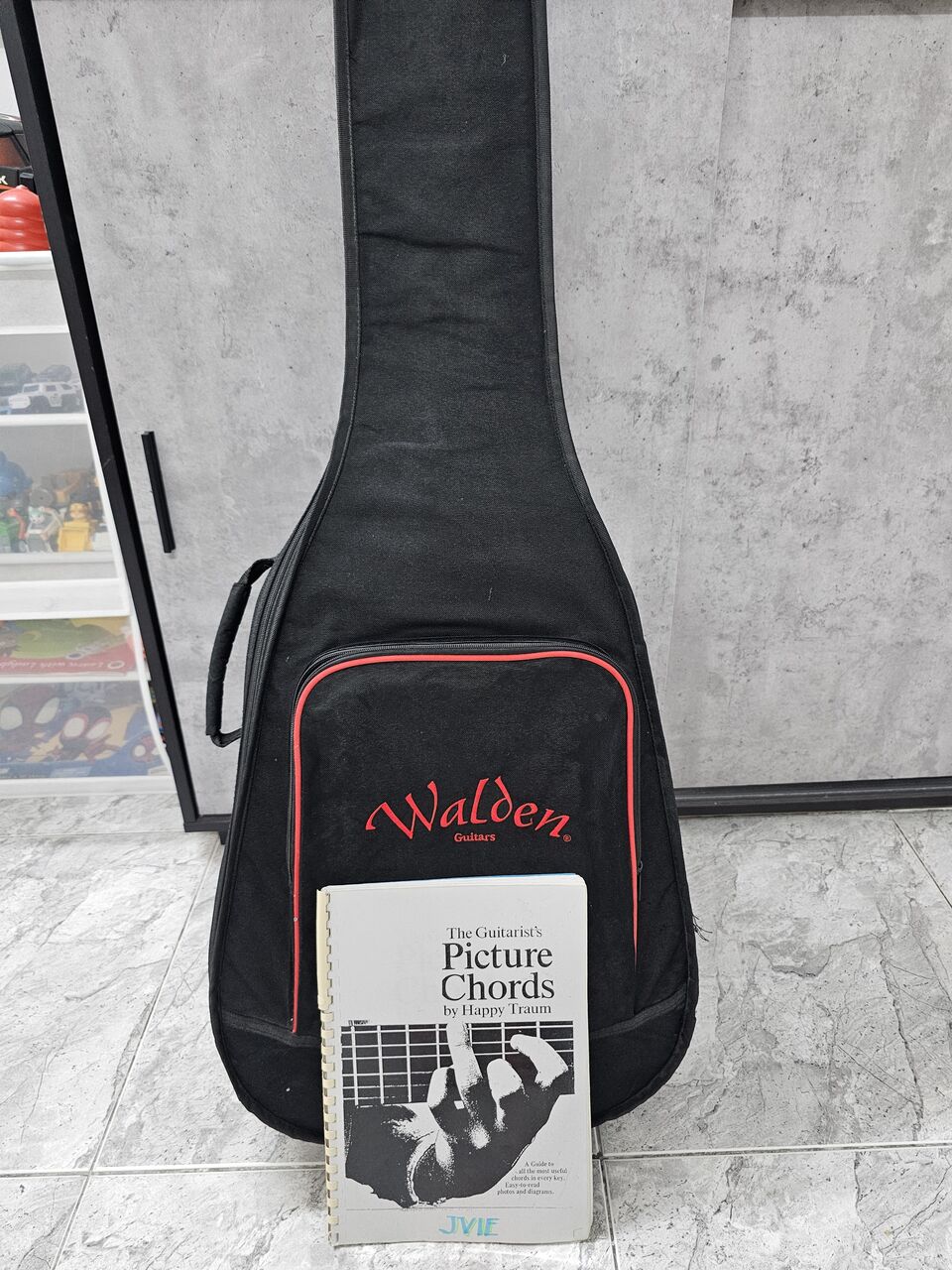 Sitra, Musical Instruments, BHD 70,  Walden D351SB Acoustic Guitar With Original Gig Bag - Sunburst