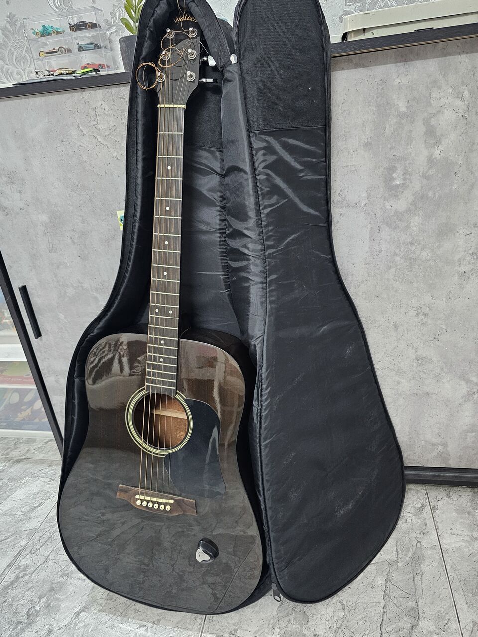 Sitra, Musical Instruments, BHD 70,  Walden D351SB Acoustic Guitar With Original Gig Bag - Sunburst