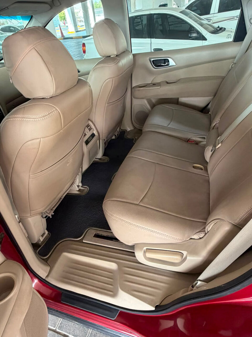 Manama, Vehicles, Cars & Trucks , BHD 2500,  Nissan Pathfinder,  2014,  Automatic,  190 KM,    4WD Urgent Salw
