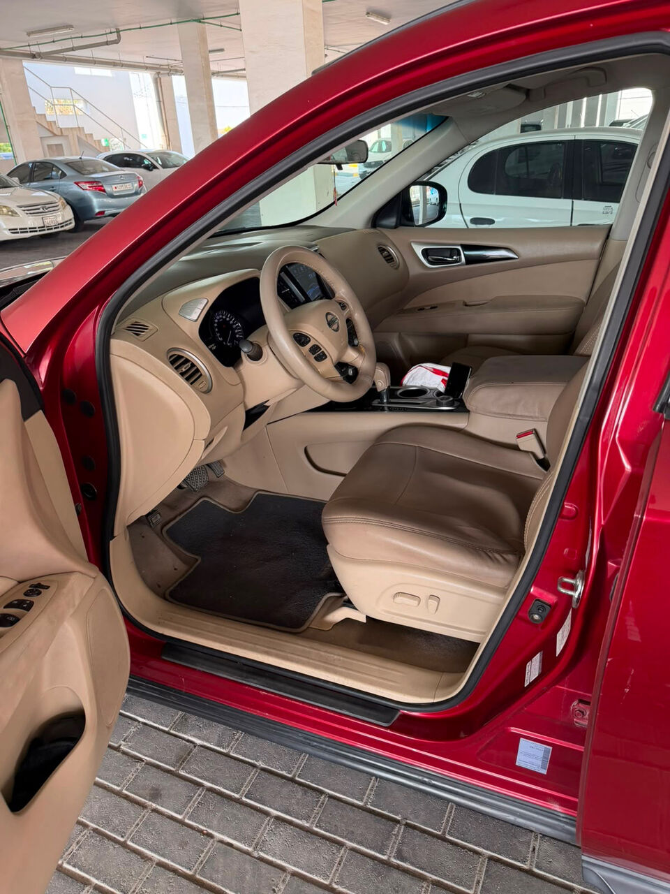Manama, Vehicles, Cars & Trucks , BHD 2500,  Nissan Pathfinder,  2014,  Automatic,  190 KM,    4WD Urgent Salw