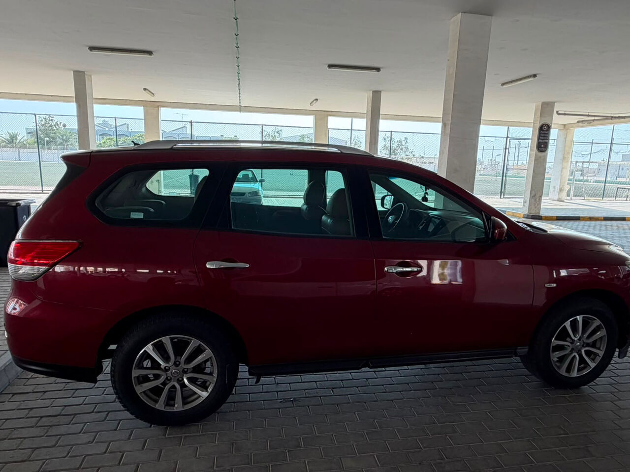 Manama, Vehicles, Cars & Trucks , BHD 2500,  Nissan Pathfinder,  2014,  Automatic,  190 KM,    4WD Urgent Salw