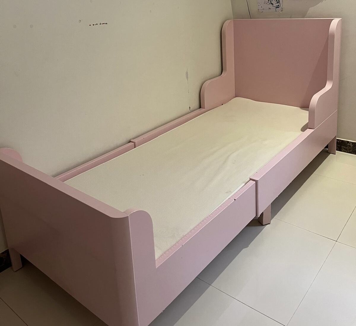 Riyadh, Furniture, SAR 600,  Ikea BUSUNGE Children Extendable Bed: 1 White 1 Pink