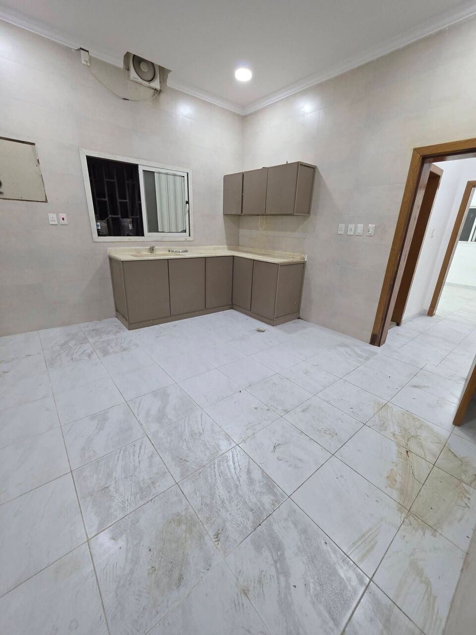 Thuqbah, Apartments, Flats, Houses & Villas, 3 BR,  🏡 HOT OFFER | SAR 24,000/Year | Spacious 3-Bedroom Family Apartment | Water, Electricity,