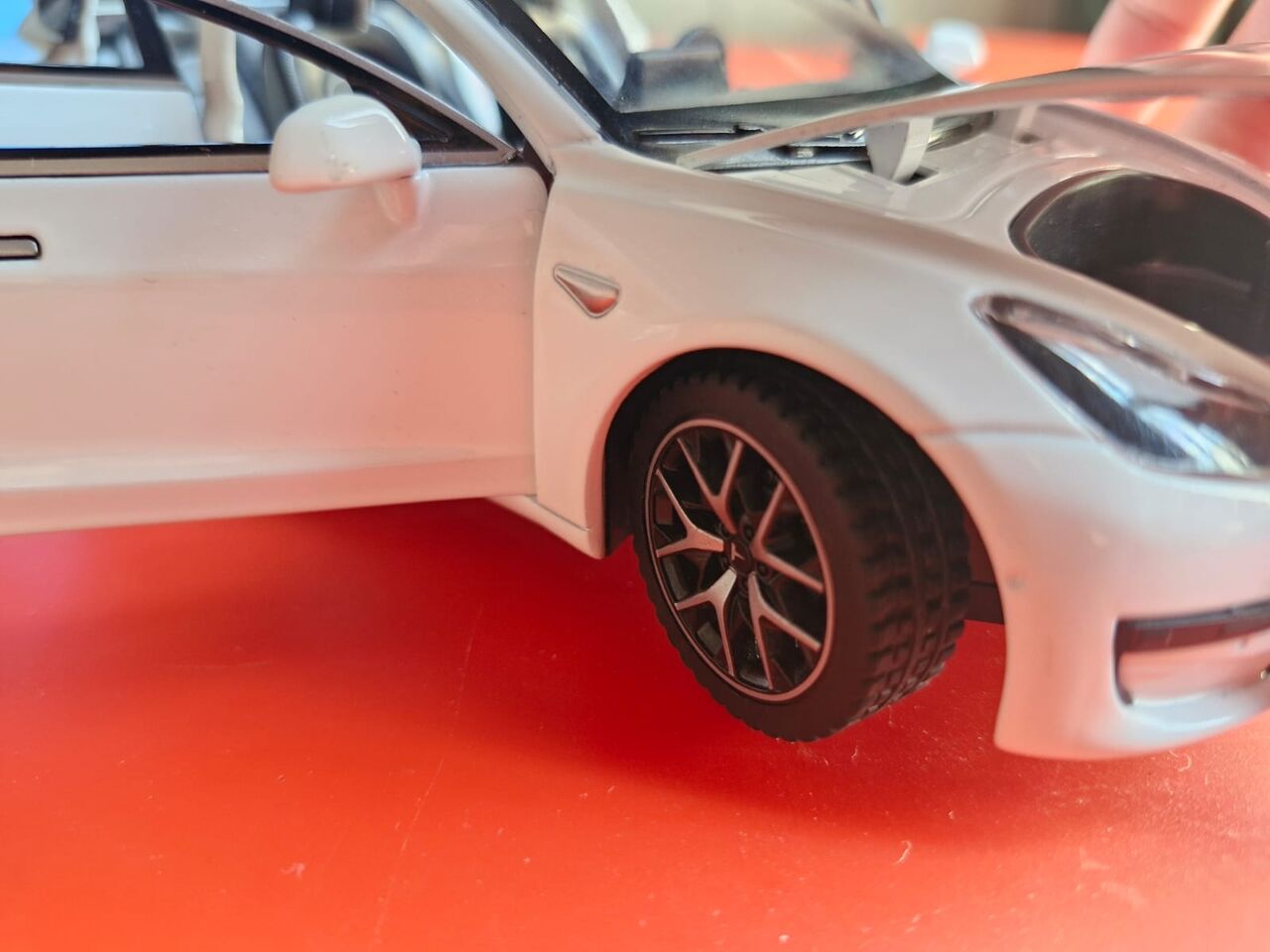 Al Khobar Al Shamalia, Toys & Games, SAR 80,  2018 Tesla Model 3 Performance 1/24 Diecast. (Used)