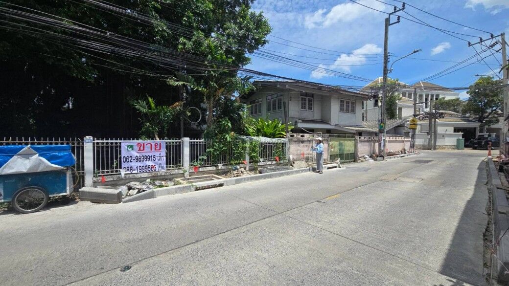 Bangkok, Real Estate For Sale, THB 73000000,  6 BR,  195 Sq. Feet,  Prime Location In The Heart Of The City, Ari-Phahon Yothin Area. Opportunity To Own Rare