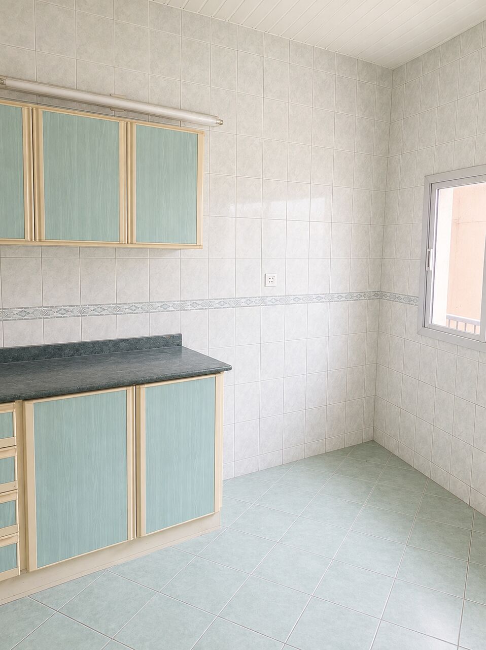 Jidhafs, Offices, BHD 200,  For Rent &ndash; Commercial Office In Jidhafs.