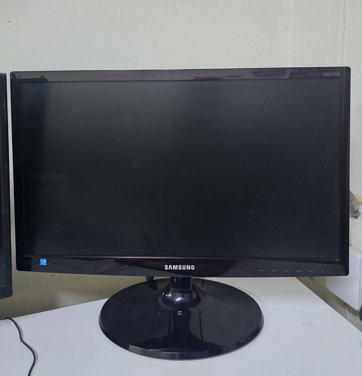 Al Malaz, Computers, SAR 125,  Samsung S22 C330 Monitor - 22 Inch