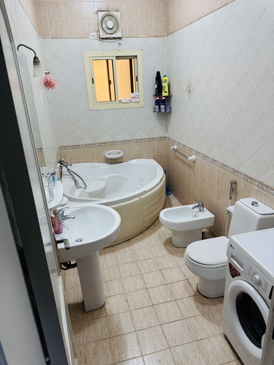 Jeddah, Apartments, Flats, Houses & Villas, SAR 26000/year,  Furnished,  3 BR,  Flat For Rent Al Khanthara - Sharafiyah