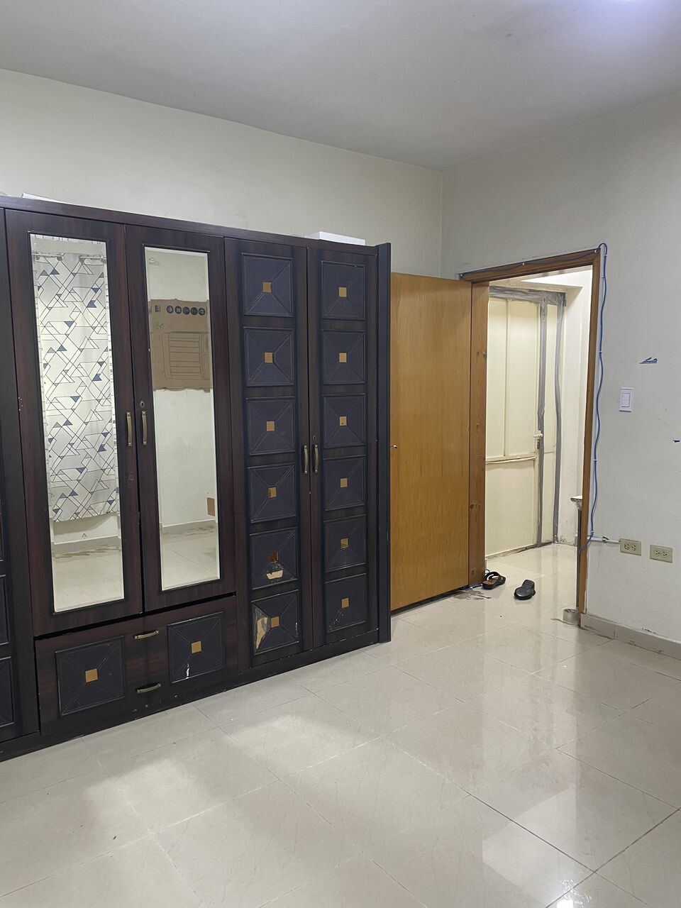 Al Jubail Al Balad, Rooms for Rent, SAR 800/month,  Room For Rent (Spice Restaurant) 800/= No Kitchen)