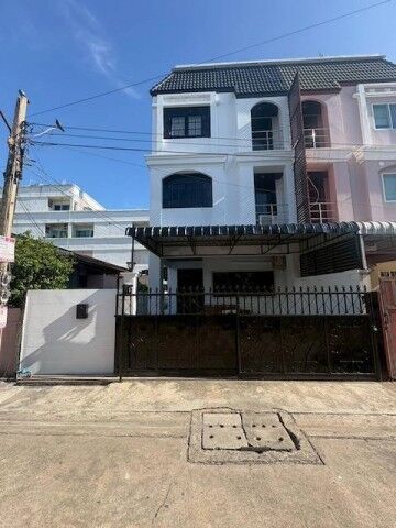 Bangkok, Villas, THB 100000,  40 Sq. Feet,  HR 10323 3-story Townhome For Rent, Ratchada Niwet, Intersection 4, Near MRT